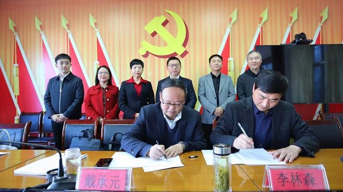 汉滨区人大副主任廖道琴,汉滨区乡村振兴局副局长蒋帅,流水镇党委书记