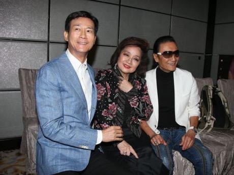 徐小凤接受自然衰老不刻意减肥胖的很真实但整个人气质优雅