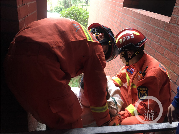 窗外装修不慎踩滑 女子从4楼坠落至2楼阳台……休闲区蓝鸢梦想 - Www.slyday.coM