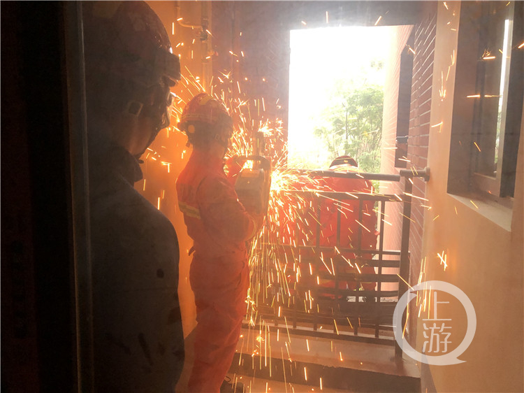 窗外装修不慎踩滑 女子从4楼坠落至2楼阳台……休闲区蓝鸢梦想 - Www.slyday.coM