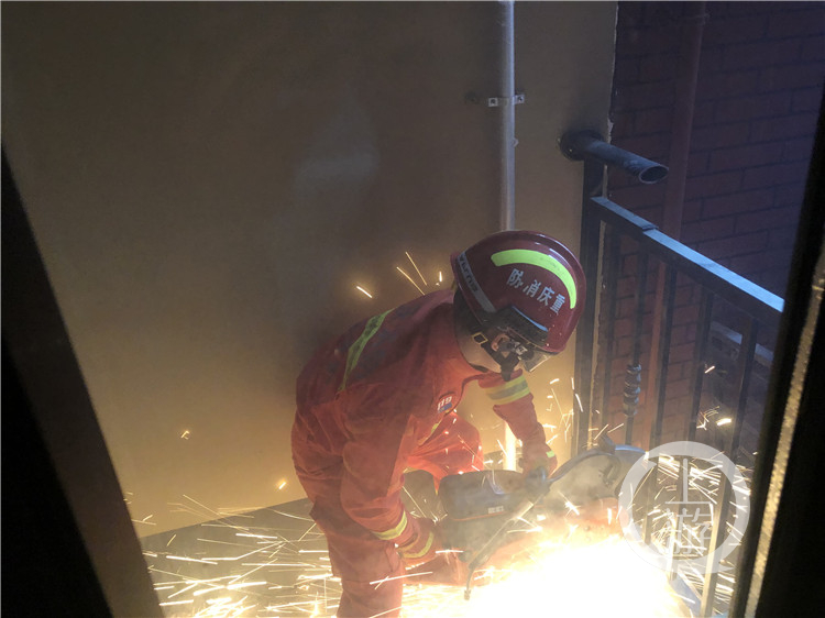 窗外装修不慎踩滑 女子从4楼坠落至2楼阳台……休闲区蓝鸢梦想 - Www.slyday.coM