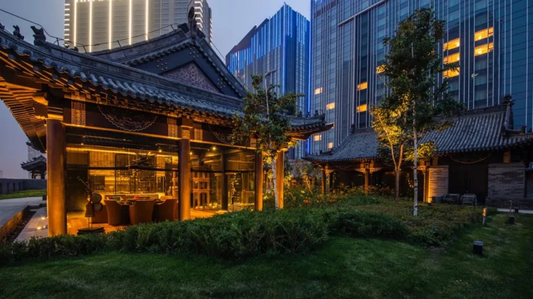 芊丽酒店周年庆 | 悦己不必远游,11:00直播千元福利看这!