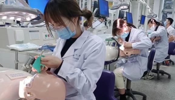 四川大学同寝室6名女生,集体保研成功,网友称赞实力与颜值并存休闲区蓝鸢梦想 - Www.slyday.coM