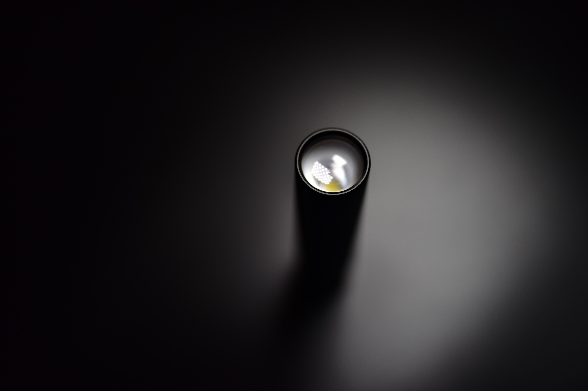 大流明带变焦,小米生态链推出强光手电筒,堪比照明弹