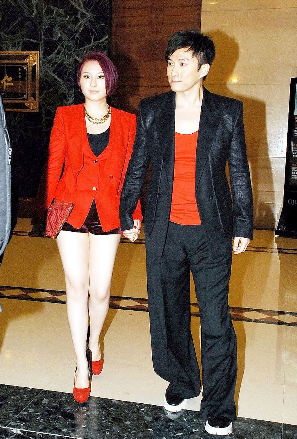 陈山聪晒全家福庆祝再婚两年公开感谢太太远离豪门人生更美满