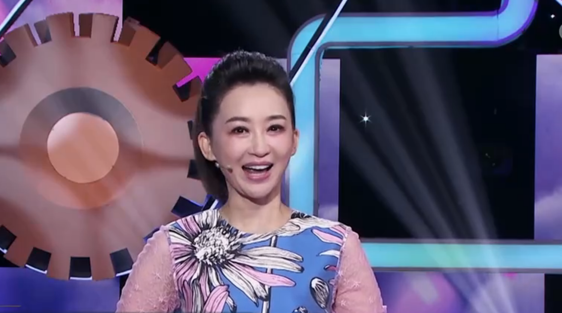 红果果二胎后首复工打扮少女面色红润47岁小鹿姐姐罕露面