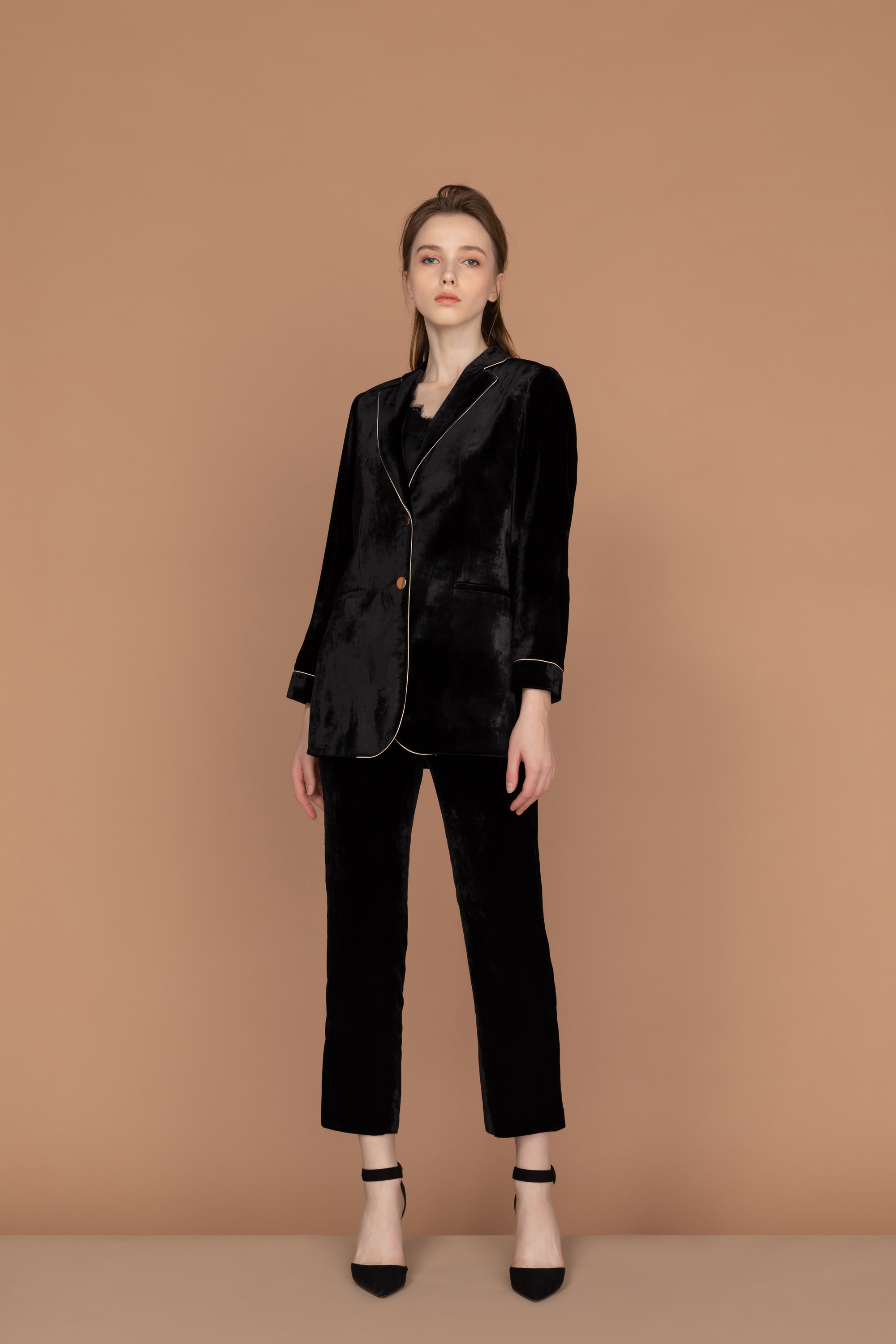 mrc西先生福州西服定制女装华丽丝绒开启秋日旖旎视角