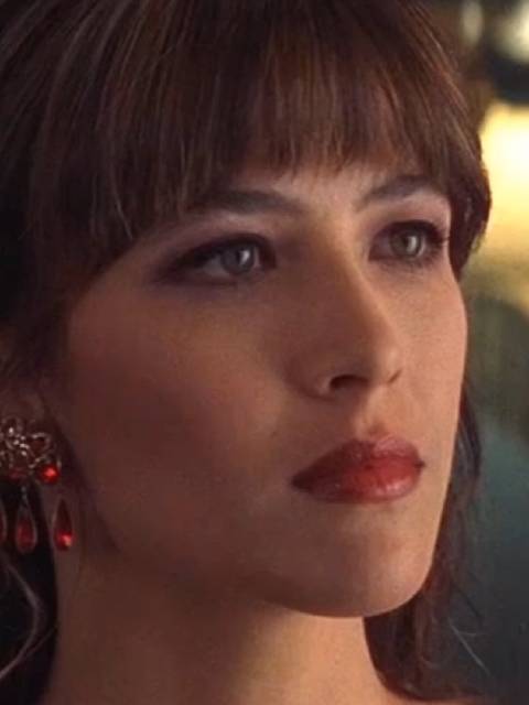 《007之黑日危机》苏菲玛索的邦女郎必须有一席之地!