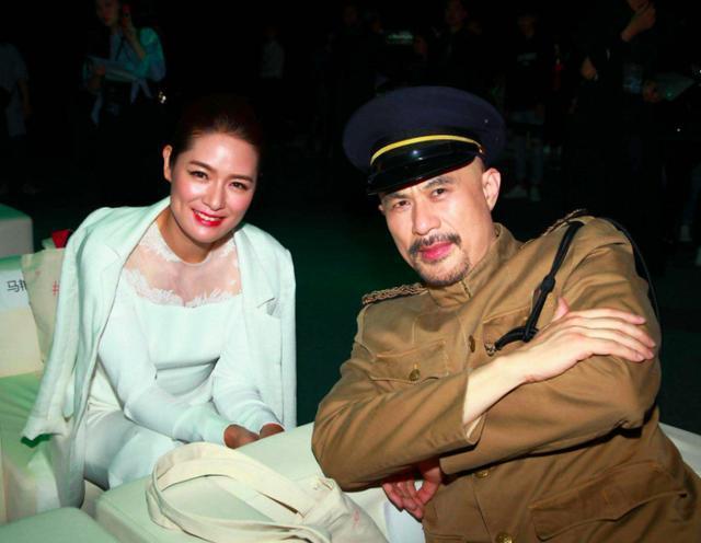 徐锦江翁虹再相聚千里奔赴助阵事业夜宿徐家感情深厚似家人