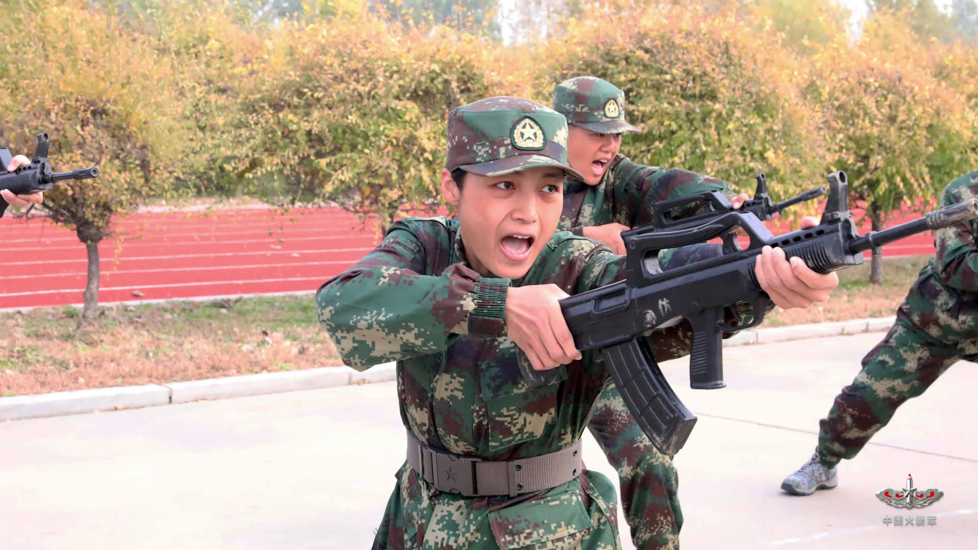 00后女新兵训练有多拼