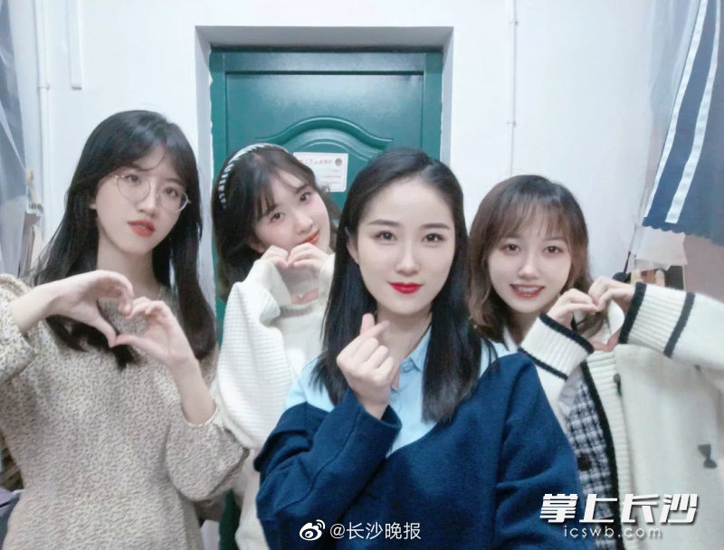 湖南大学一寝室女生全保研休闲区蓝鸢梦想 - Www.slyday.coM
