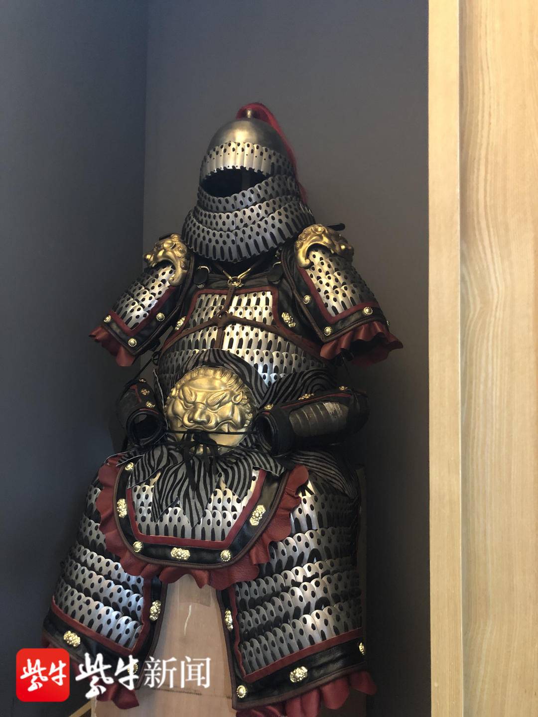 视频丨中国版钢铁侠他靠满腔热爱复原数万套古代铠甲