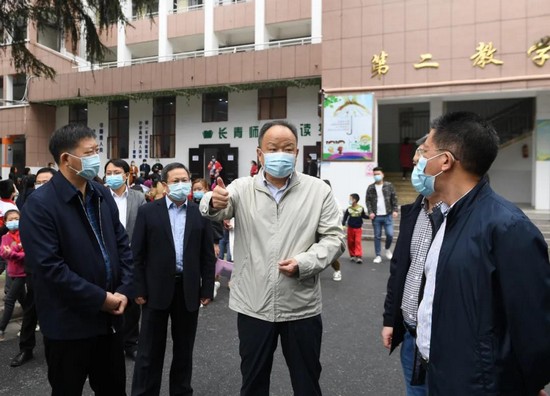 市人大常委会主任赖国根陪同调研督导.