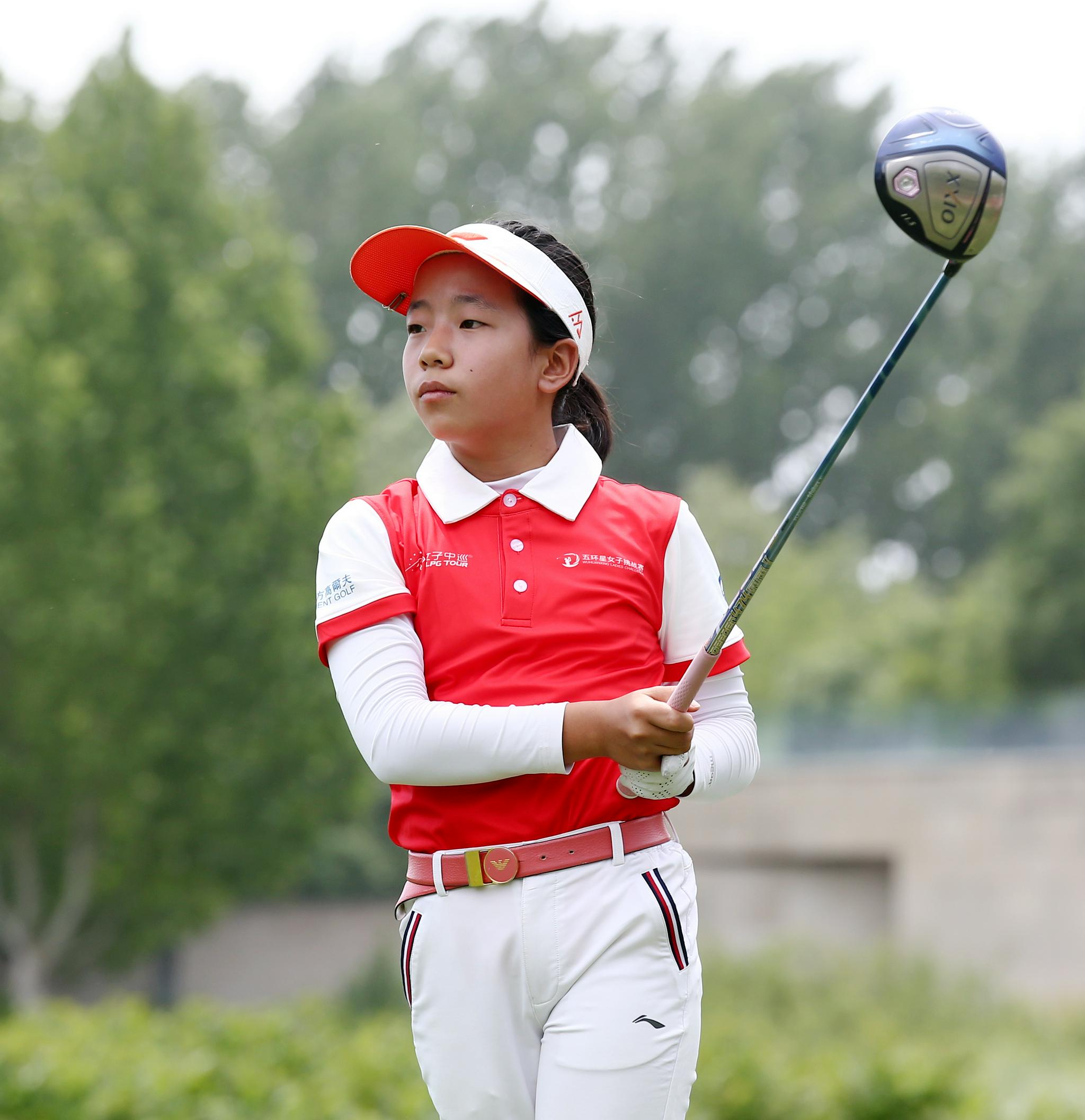 "而在女儿刘宇婕眼里,爸爸的高尔夫水平也不比乒乓球差.