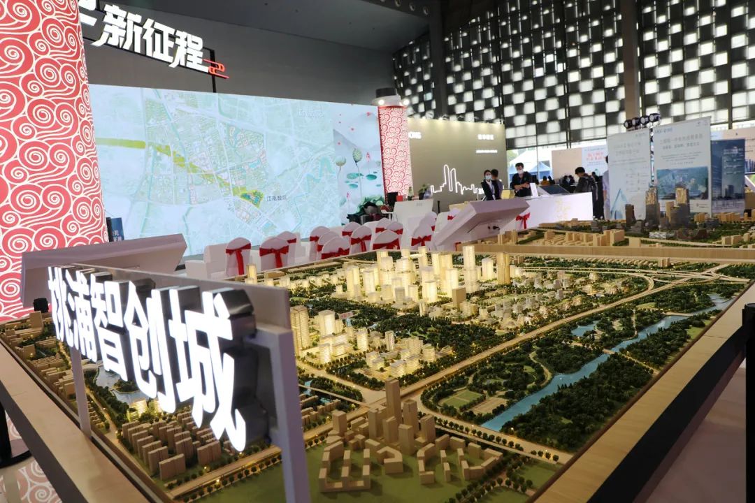 桃浦智创城现场展示此次城博会,桃浦智创城围绕"十里长卷绘桃浦"的