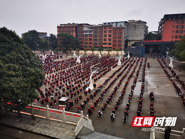 邵阳市隆回县22所学校同步举行11.1防空警报试鸣日疏散演练休闲区蓝鸢梦想 - Www.slyday.coM