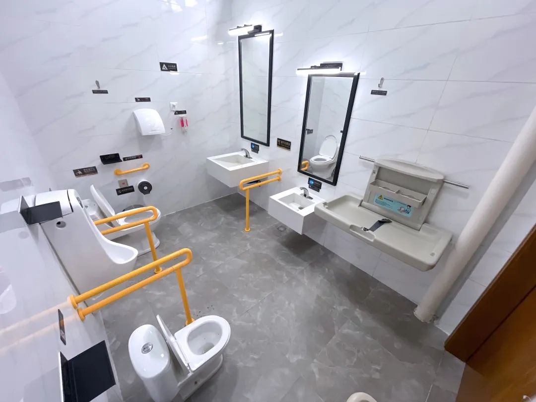 增设了"亲子卫生间","无障碍卫生间"和"母婴室"