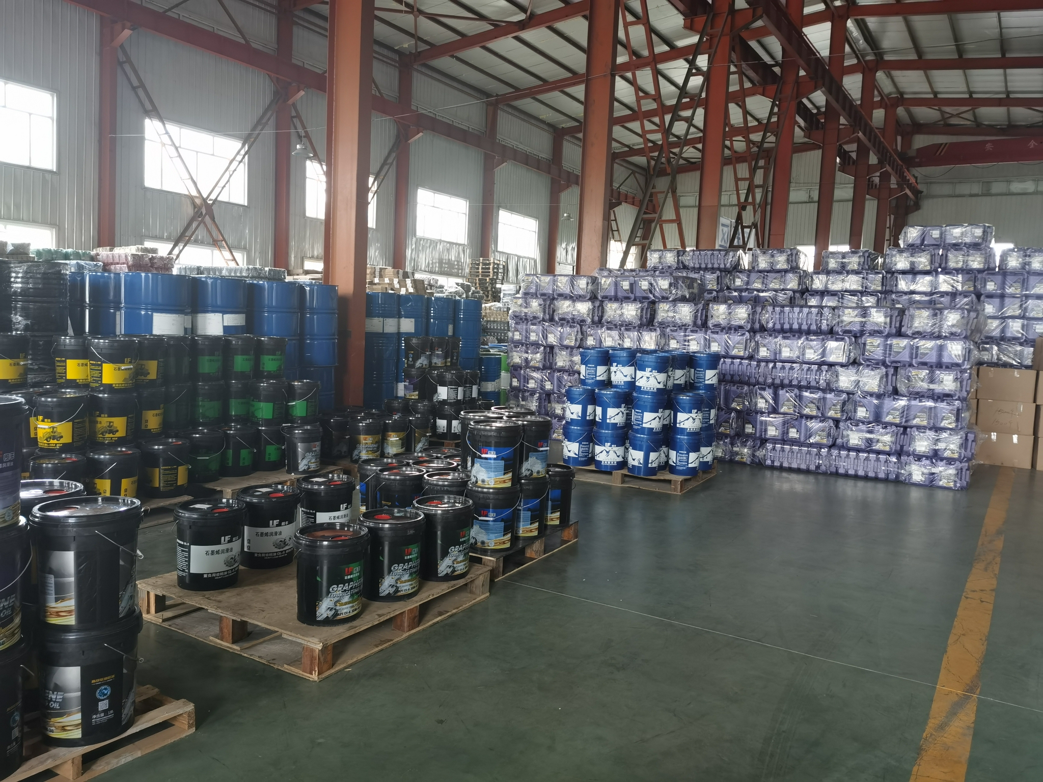 2020年7月20日,黑龙江省华升石墨股份有限公司的石墨烯润滑油仓库