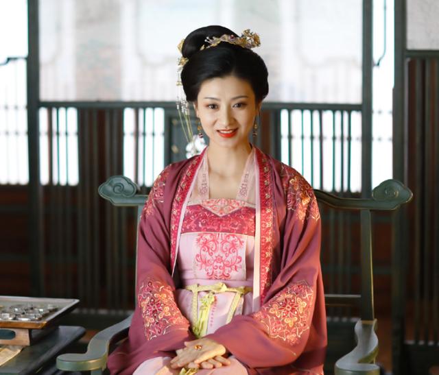 却是打破了自己在观众心目中的印象,她在《嘉南传》中饰演的何翠花,更