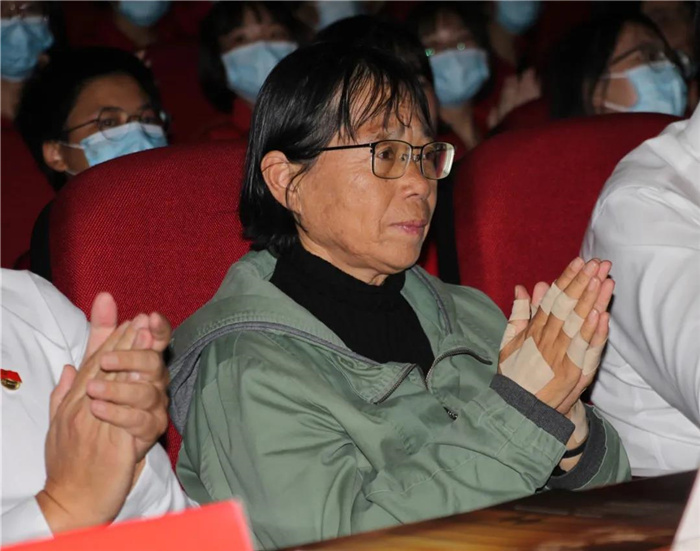 "七一勋章"获得者,丽江华坪女子高级中学党支部书记,校长张桂梅,市委
