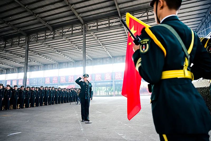 列兵,授衔!|火箭军_新浪新闻