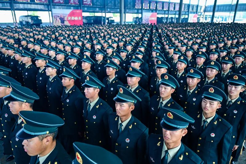 列兵,授衔!|火箭军_新浪新闻