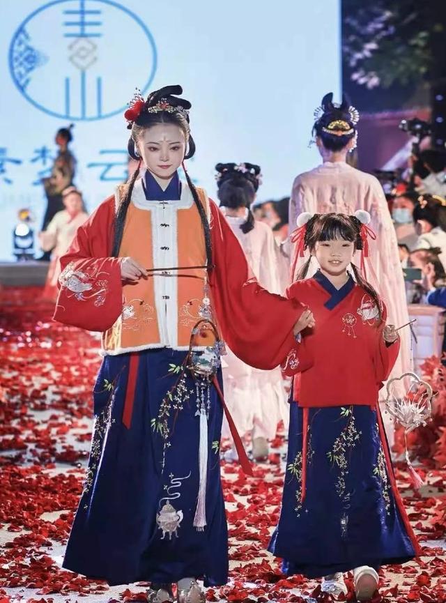 亲子汉服品牌素梦归云:让孩子们爱上汉服这种能穿在身上的历史