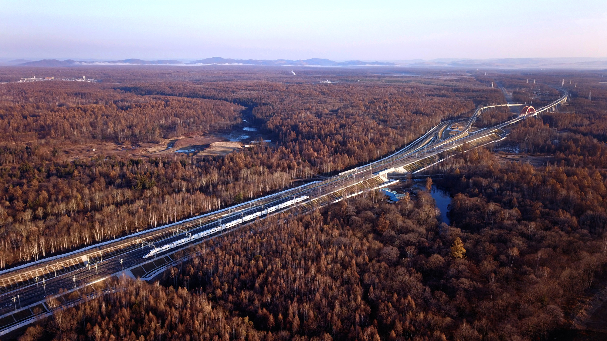 高清组图丨秋意正浓 坐在火车上的你有没有注意到车窗外的景色 新浪新闻