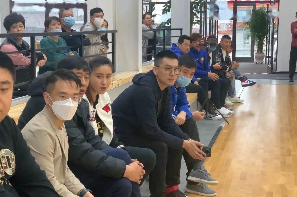 辽宁男篮未来可期美女青训教练赵红终究还是被杨鸣拿下