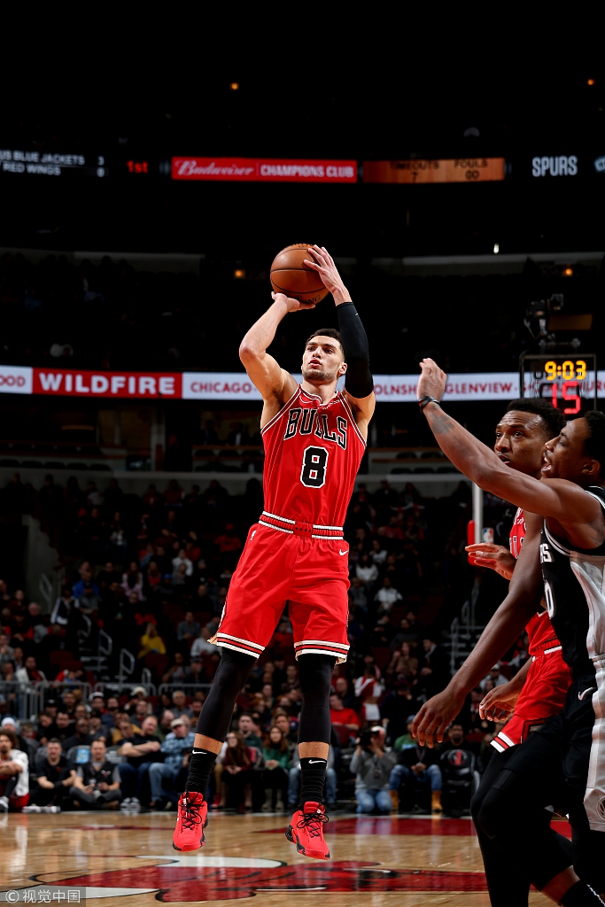 拉文是公牛队重点培养的球员,他有顶尖的弹跳和爆发力,经过几年的成长