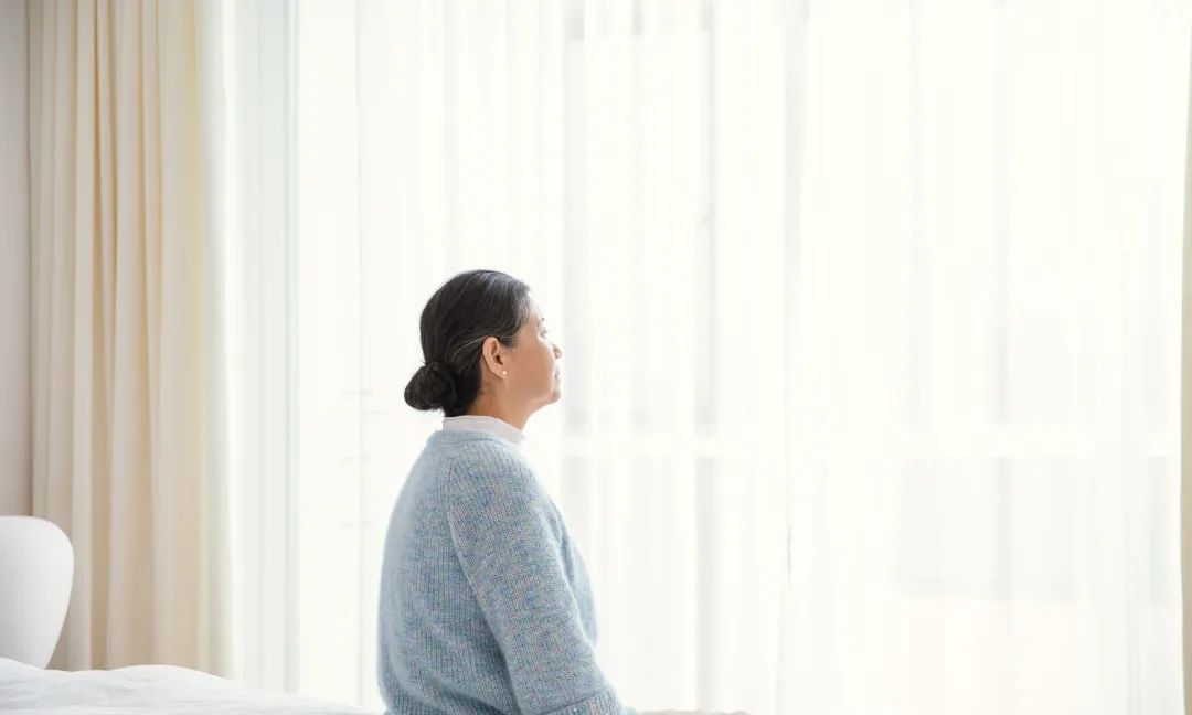 退休后一人生活,你会跟儿女住在一起吗?3位老人说了自己的感受休闲区蓝鸢梦想 - Www.slyday.coM 退休后一人生活,你会跟儿女住在一起吗?3位老人说了自己的感受休闲区蓝鸢梦想 - Www.slyday.coM