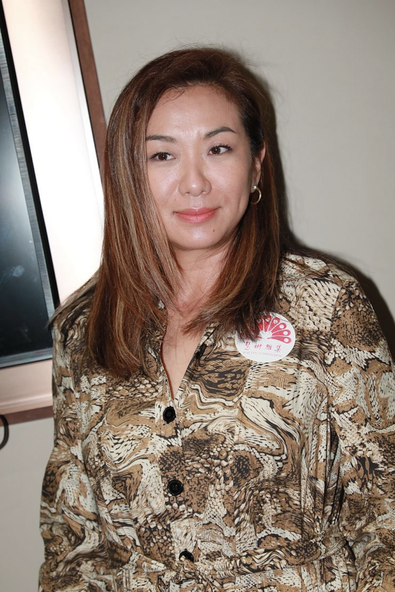 方中信公开示爱妻子,分享夫妻相处之道,莫可欣受宠若惊直言感动