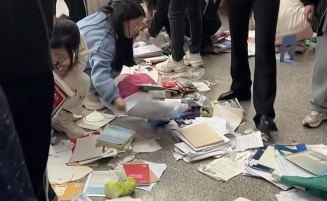 因为占座,南京一高校男同学狂扇女生耳光,女学生脸都被打肿了休闲区蓝鸢梦想 - Www.slyday.coM