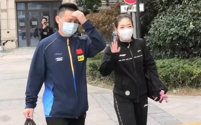 龙枣兄妹在温州重逢!刘诗雯举手等马龙击掌,擦肩而过,互动暖心