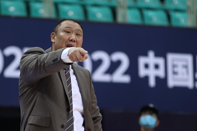 黑马杀手陷入困境,主帅脸色铁青,超级外援回归成强心剂|张彪|王晗