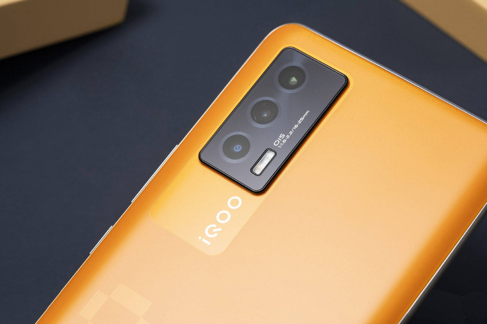 12512g的手机高不可攀iqooneo5将其带到三千档