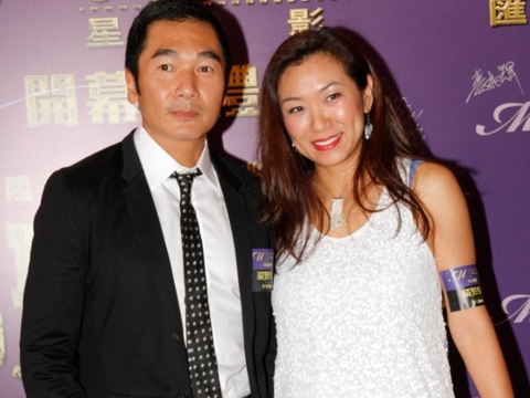 58岁方中信示爱妻子破婚变传闻,莫可欣:很surprise