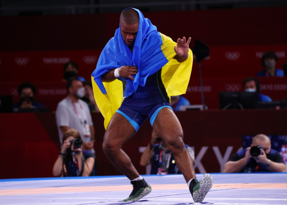 冠军是名黑人摔跤手詹-贝兰纽克,他还遭遇到乌克兰人的联合抵制.