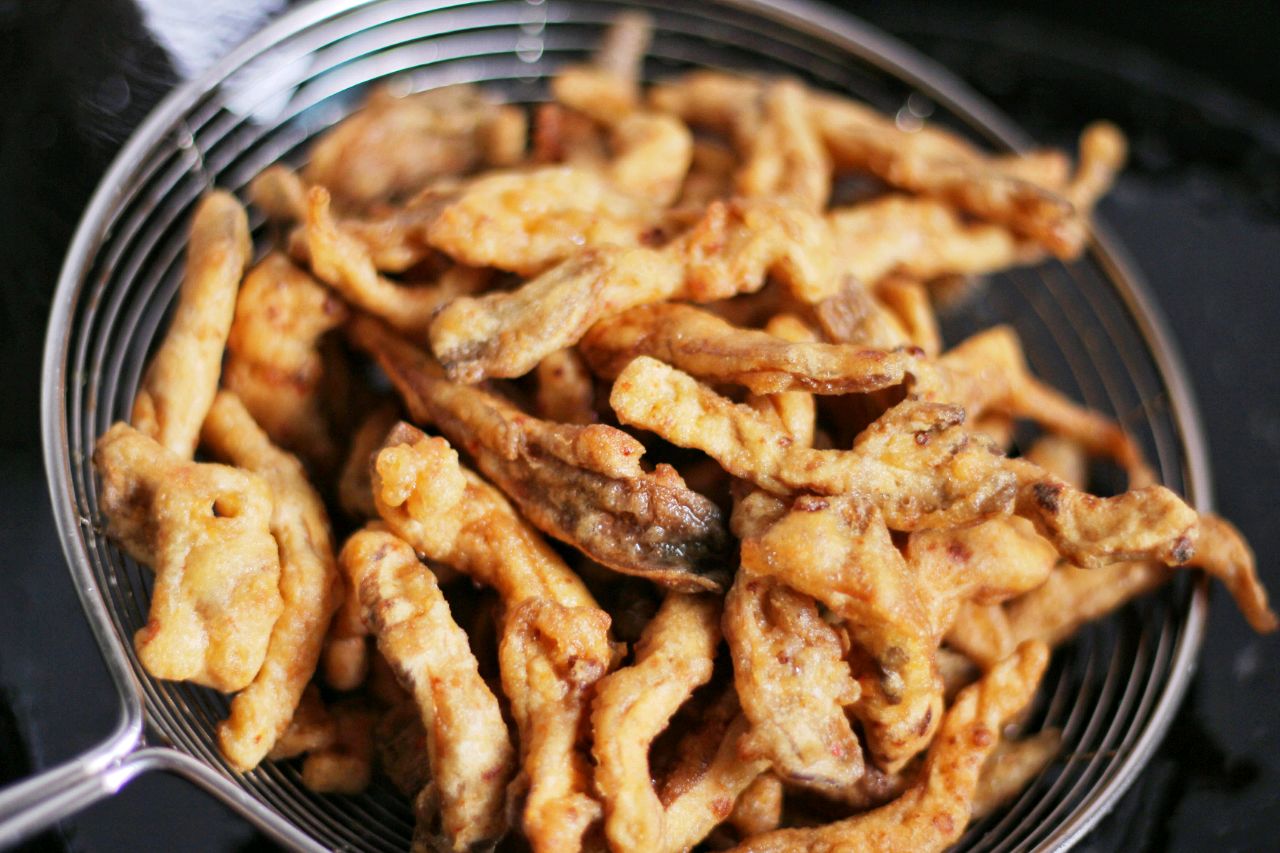 现在很多饭店都有油炸蘑菇这道菜,对于很多喝酒的朋友来说.