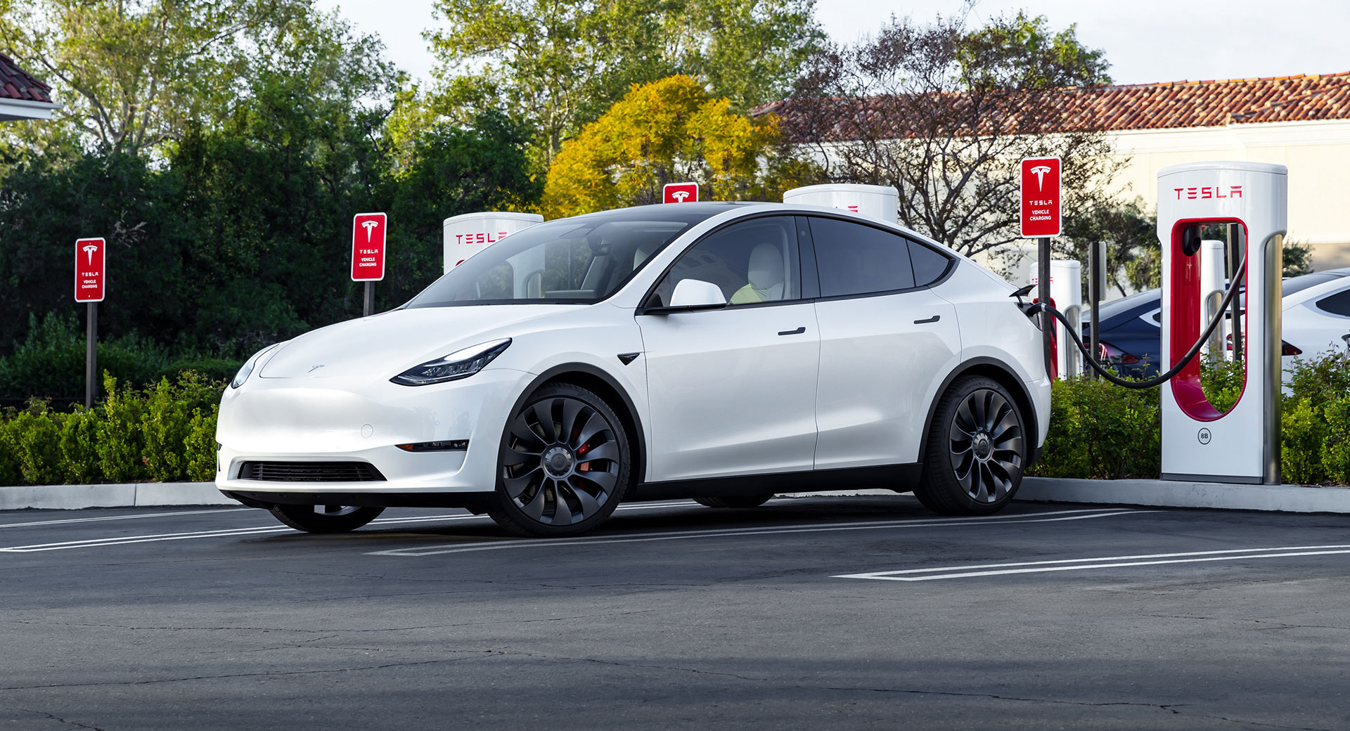 扩大范围特斯拉将向荷兰的其他电动车开放超级充电站