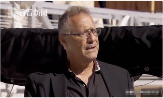 美国加州女子海上遇险12小时，后遇海豚群救助，为何海豚会救人？休闲区蓝鸢梦想 - Www.slyday.coM