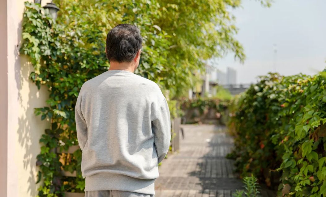 退休后一人生活,你会跟儿女住在一起吗?3位老人说了自己的感受休闲区蓝鸢梦想 - Www.slyday.coM 退休后一人生活,你会跟儿女住在一起吗?3位老人说了自己的感受休闲区蓝鸢梦想 - Www.slyday.coM
