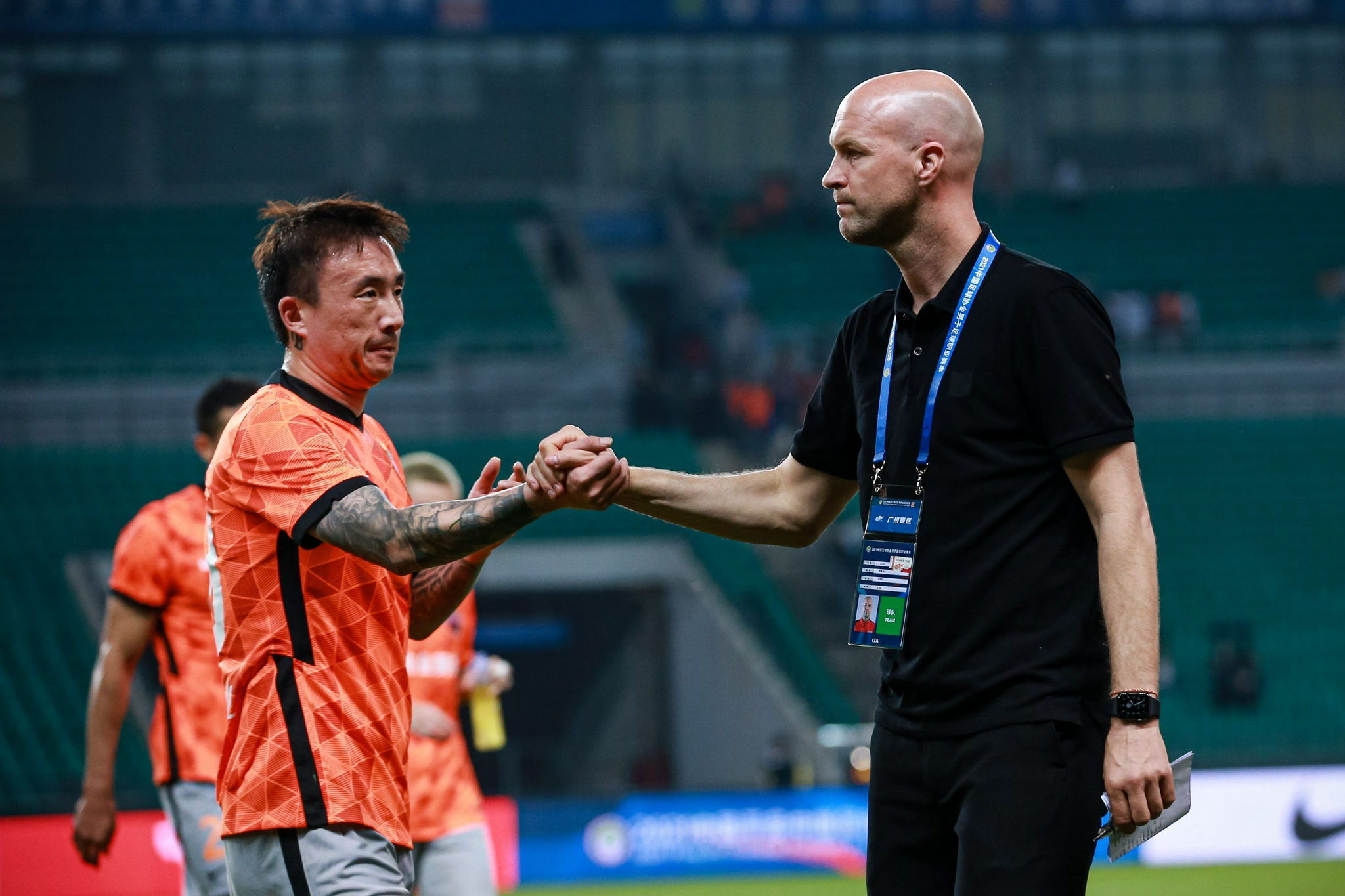 小克鲁伊夫本赛季刚开始还在深圳队执教。