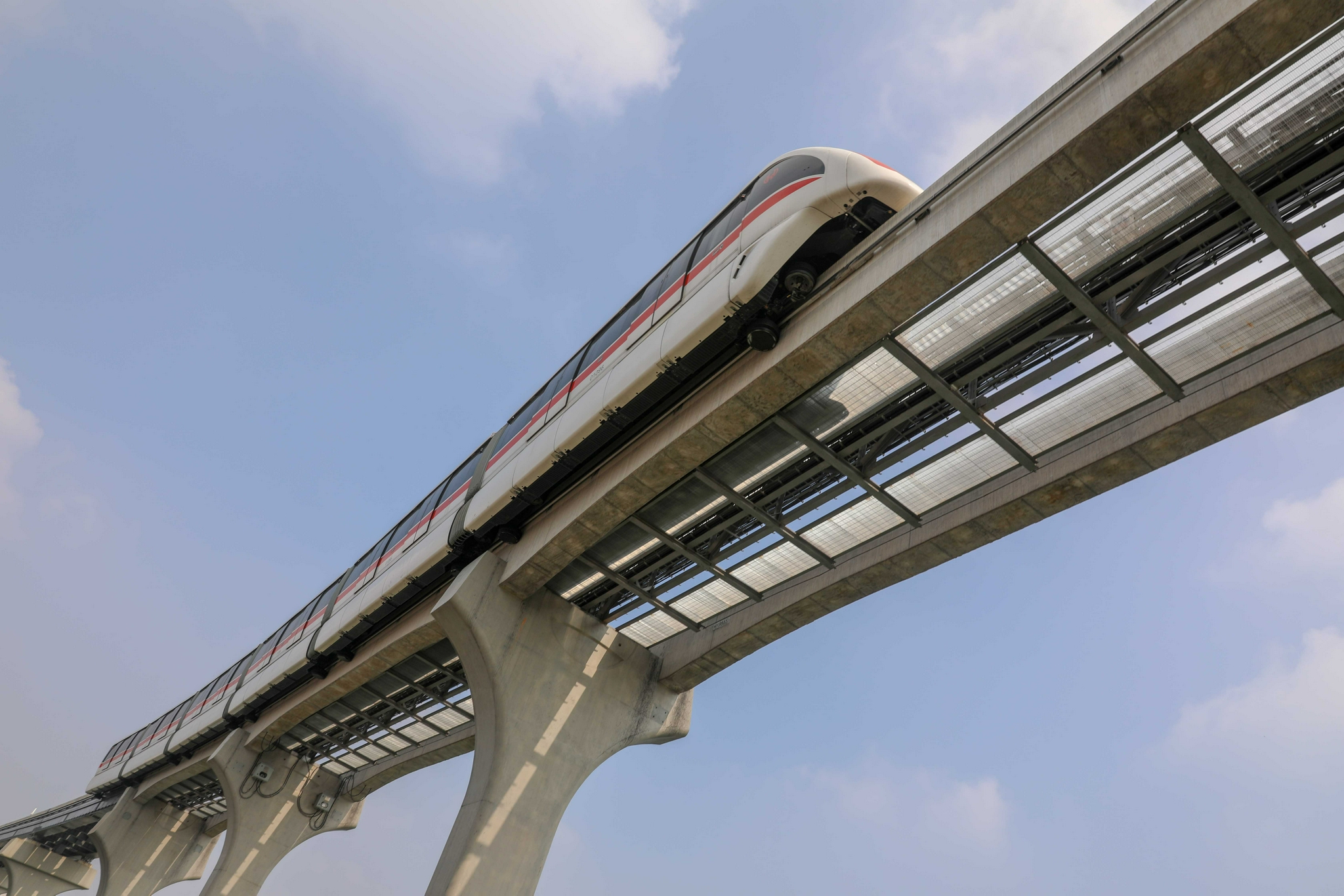 无人驾驶跨座式单轨在芜湖开通运营