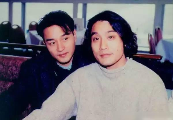 正文    张国荣和梁家辉   当时梁家辉还没成名.