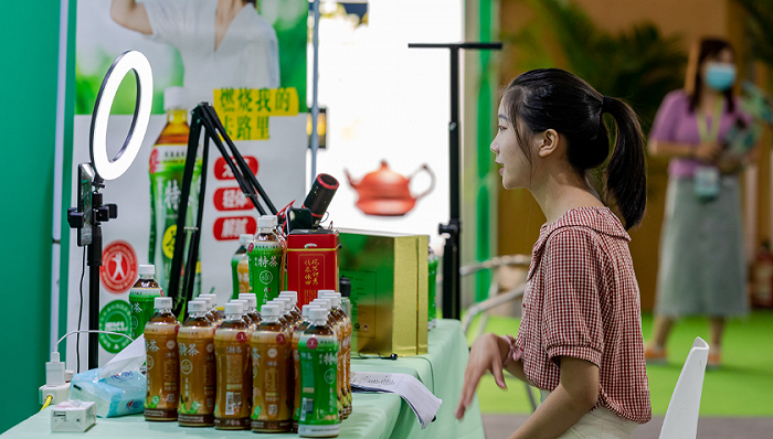 薇娅再次翻车：带货产品被指隐瞒添加了化学成分