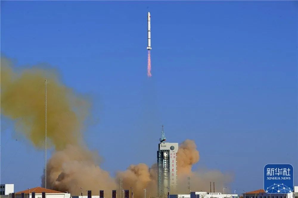 我国在酒泉卫星发射中心用长征二号丙运载火箭/远征一号s上面级,成功