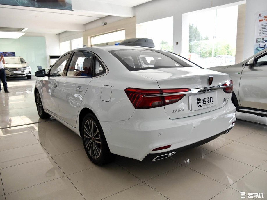 经济实用的高颜值代步车 小哥带你一起看荣威i6