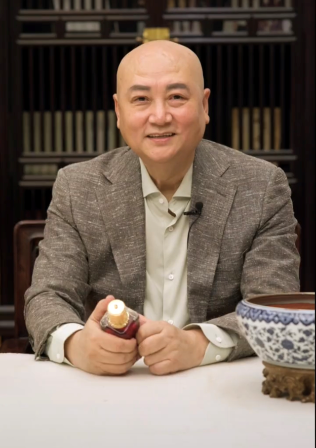 82岁老戏骨朱龙广近况曝光现身商演再扮如来身形圆润精神抖擞