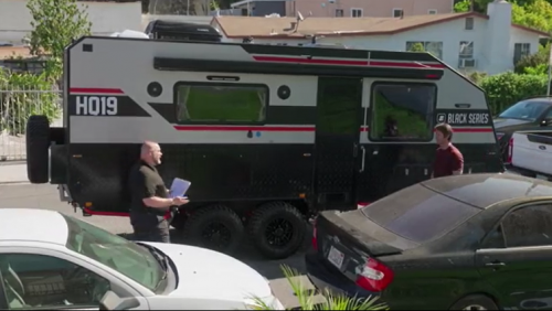 黑系房车亮相美剧《My American Family》（我的美国家庭），完成荧幕演出